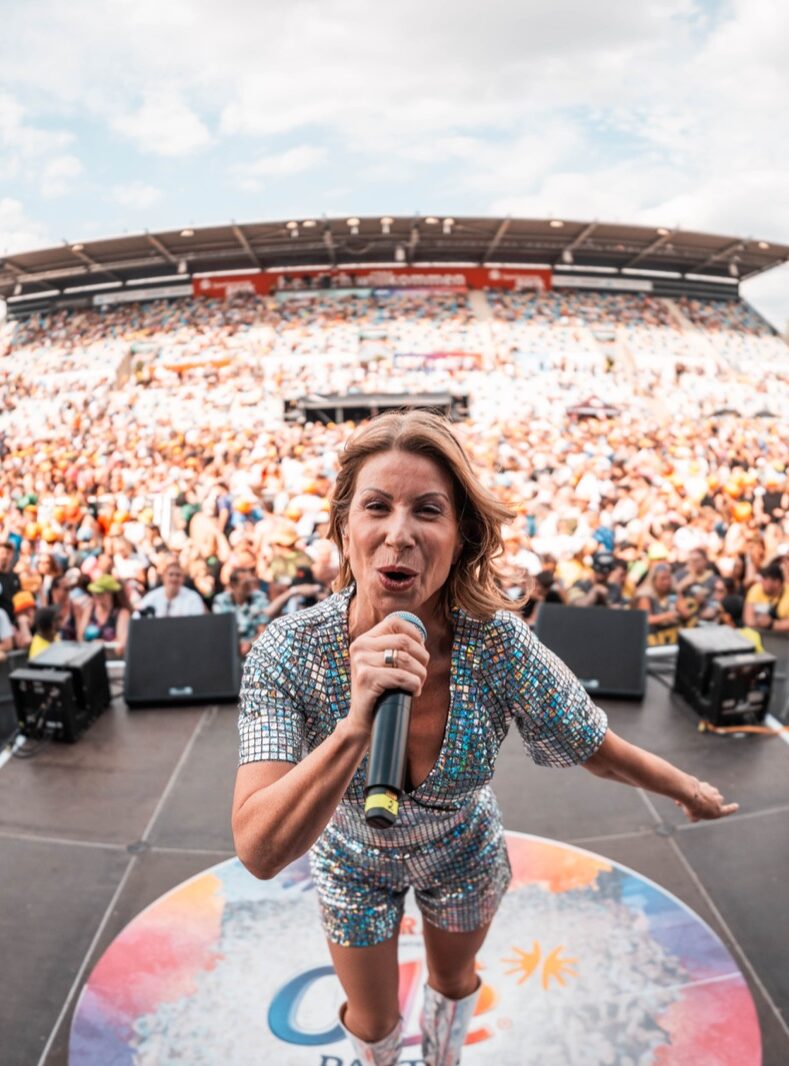 Mia Weber live